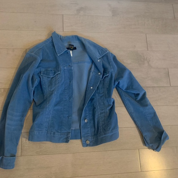 Medium sized button up jacket - Picture 1 of 3